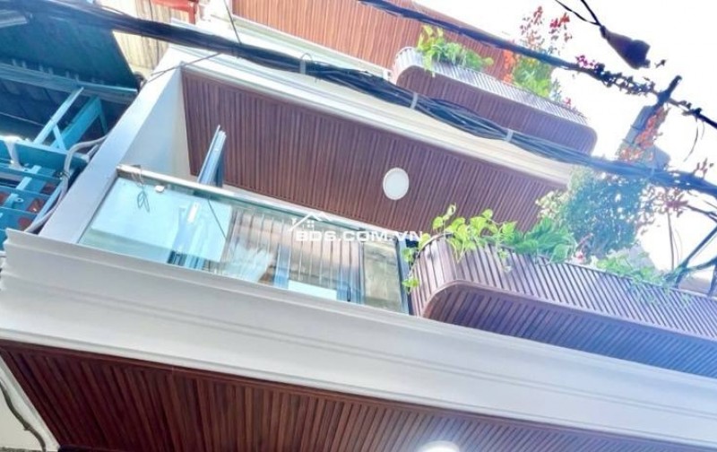 SÁT MT HOÀNG SA Q3 – NỘI THẤT SANG TRỌNG – 3 TẦNG CHỈ NHỈNH 4 TỶ
